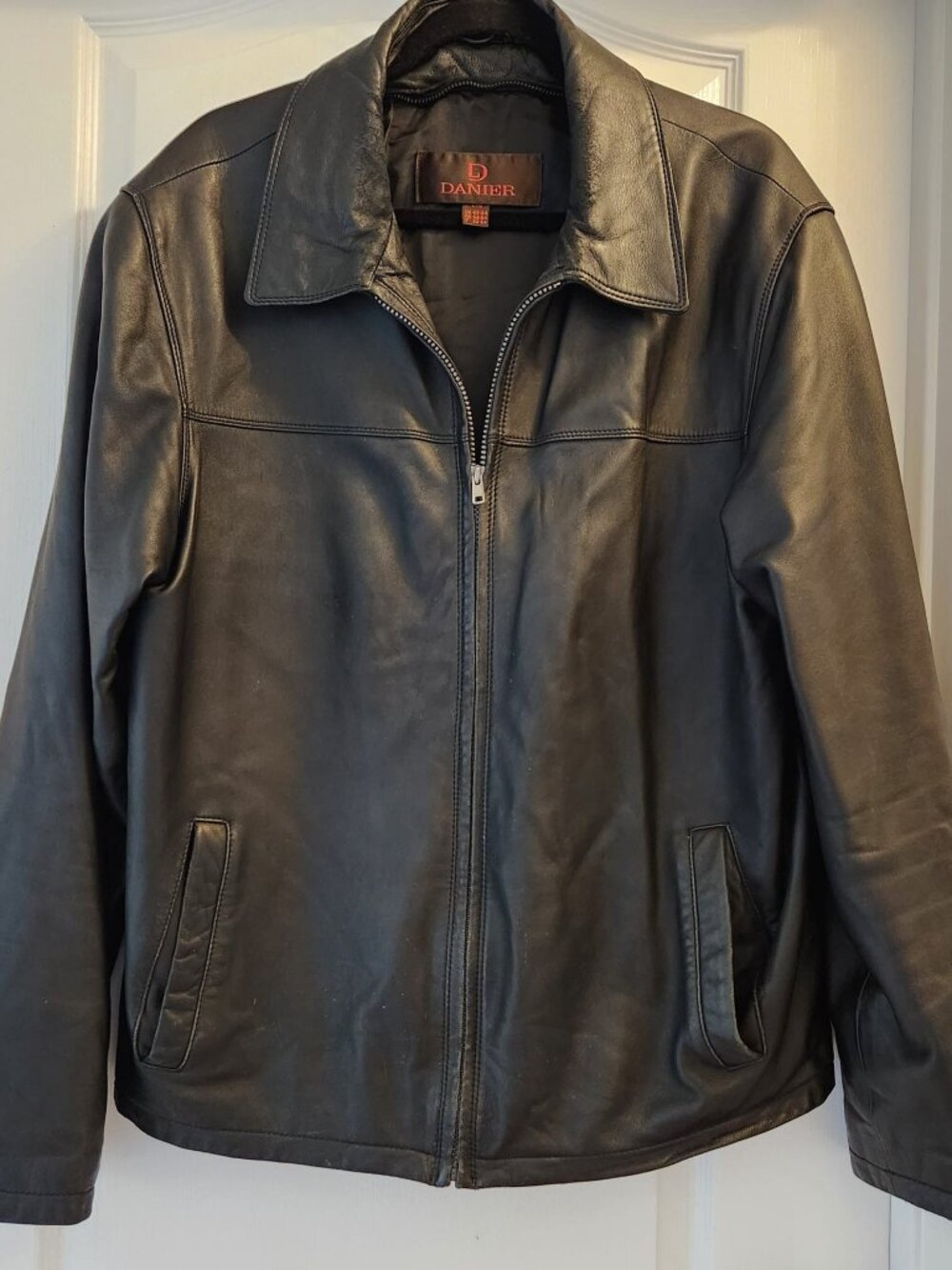 Danier Men’s Black Genuine Leather Jacket Size L/G Zip Front Removable Liner